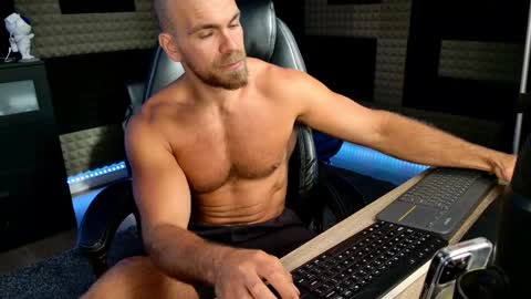 Snapshot of finch93 chatting on September 2025 04:07:01 PM Nick online show from September 2025 04:07:01 PM