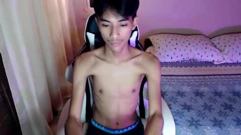 fineboii_rey18 online show from December 2025 01:05:02 PM