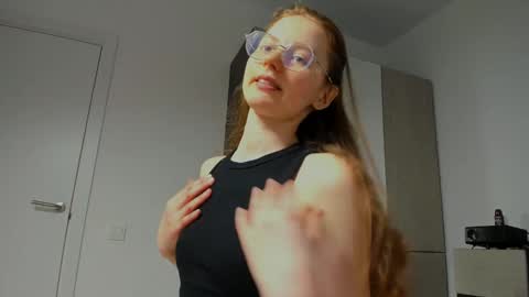 fire_luna online show from February 2025 09:58:02 AM