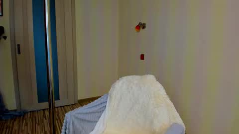 fire_luna online show from October 2025 06:56:01 AM