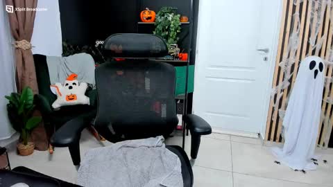 Snapshot of fireflowers_ chatting on October 2025 10:11:02 PM Kallisy online show from October 2025 10:11:02 PM