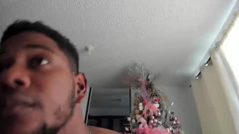 Snapshot of fit_fray chatting on December 2024 04:05:01 PM FRAIDER online show from December 2024 04:05:01 PM