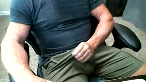 fitguy40 online show from November 2025 07:48:02 PM