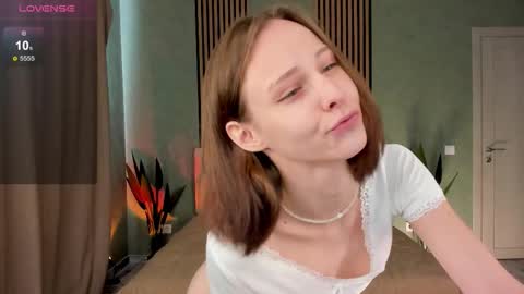 Snapshot of fixielu chatting on September 2025 03:08:02 AM im Linda please give me thumbs up online show from September 2025 03:08:02 AM