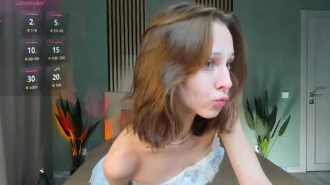 Snapshot of fixielu chatting on October 2025 03:09:01 AM im Linda please give me thumbs up online show from October 2025 03:09:01 AM