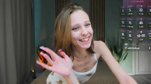 Snapshot of fixielu chatting on October 2025 03:19:01 AM im Linda please give me thumbs up online show from October 2025 03:19:01 AM