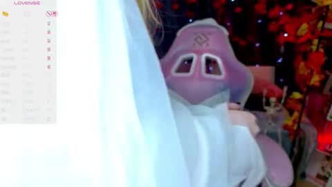 Sophie online show from October 2025 04:05:02 AM