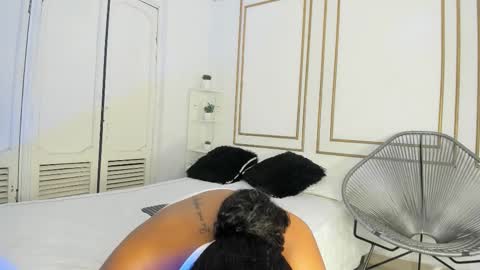 Flavia online show from November 2025 07:04:01 PM