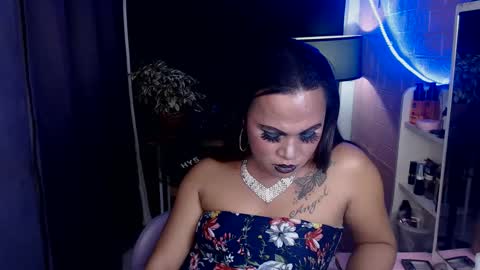 Snapshot of flirtangel93 chatting on February 2025 11:33:02 PM Angel online show from February 2025 11:33:02 PM