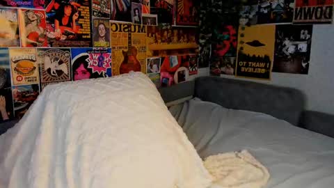 Emely  online show from March 2025 10:16:02 PM