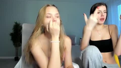 Mona online show from November 2025 01:06:02 AM