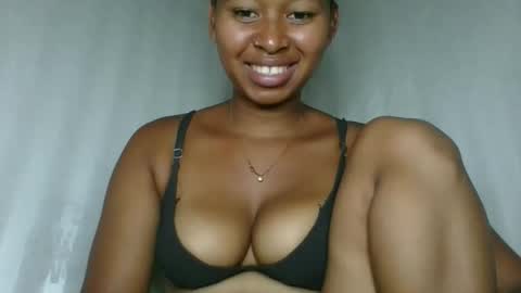 florencia011 online show from December 2025 12:23:02 PM