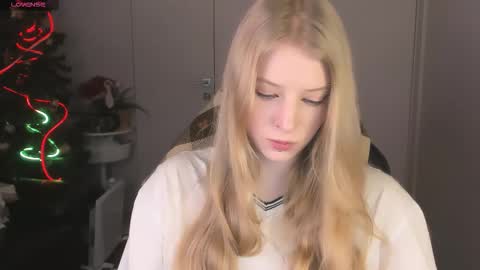 Mia online show from December 2025 02:12:02 PM