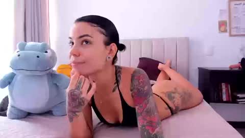 Snapshot of fly2day chatting on September 2025 05:05:02 PM Just Fly online show from September 2025 05:05:02 PM