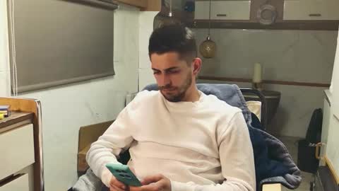 independent model online show from April 2026 07:00:01 PM