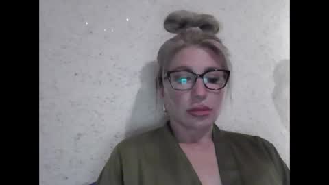 fox_red_lady7 online show from April 2026 07:00:01 PM