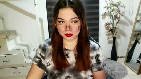 Snapshot of foxieeealona chatting on June 2026 03:23:02 AM Alicia Baby online show from June 2026 03:23:02 AM