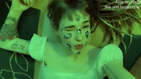 Snapshot of foxrinehelen chatting on December 2024 04:04:02 AM Helen - My streams are Monday - Friday at 8 AM NY time online show from December 2024 04:04:02 AM