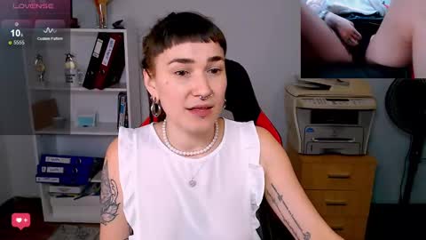 Snapshot of foxrinehelen chatting on February 2025 03:36:02 PM Helen - My streams are Monday - Friday at 8 AM NY time online show from February 2025 03:36:02 PM