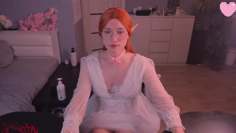 Snapshot of foxy_jpg chatting on May 2026 10:04:02 PM Sue online show from May 2026 10:04:02 PM