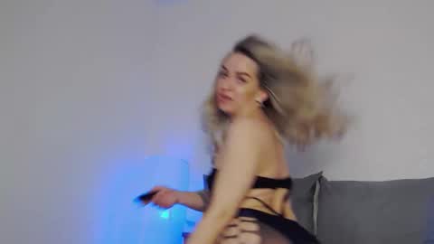 Foxy Kimmi online show from March 2026 06:30:02 AM