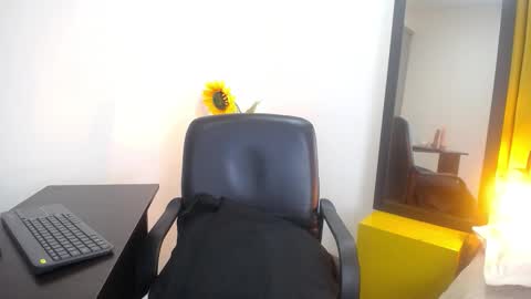 Foxy miilf online show from November 2025 02:28:01 PM