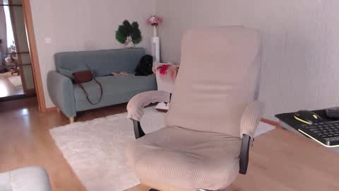 Milena online show from November 2025 09:53:02 AM