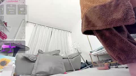 yiyi online show from December 2025 11:58:02 AM