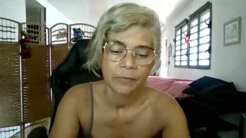 Snapshot of francelune chatting on December 2024 07:36:01 AM francelune online show from December 2024 07:36:01 AM