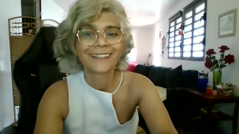 Snapshot of francelune chatting on December 2024 05:29:02 AM francelune online show from December 2024 05:29:02 AM