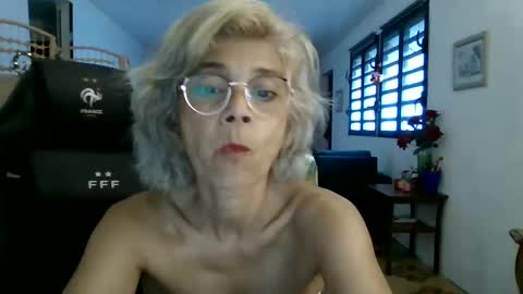 Snapshot of francelune chatting on December 2024 02:10:02 PM francelune online show from December 2024 02:10:02 PM
