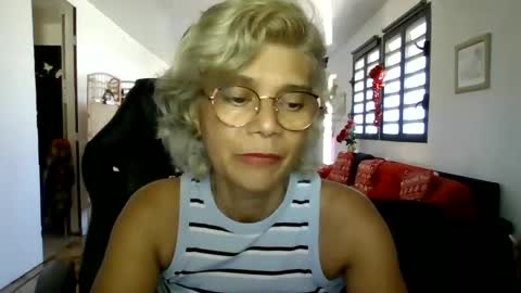 Snapshot of francelune chatting on December 2024 11:04:01 AM francelune online show from December 2024 11:04:01 AM