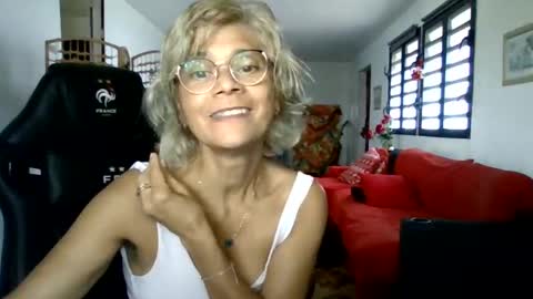 Snapshot of francelune chatting on December 2024 12:56:01 PM francelune online show from December 2024 12:56:01 PM
