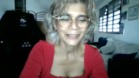 Snapshot of francelune chatting on February 2025 12:24:02 PM francelune online show from February 2025 12:24:02 PM