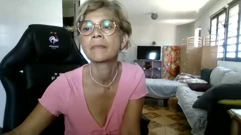 Snapshot of francelune chatting on March 2025 07:15:01 AM francelune online show from March 2025 07:15:01 AM