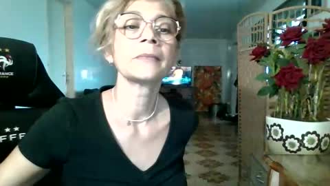 Snapshot of francelune chatting on September 2025 01:22:02 PM francelune online show from September 2025 01:22:02 PM