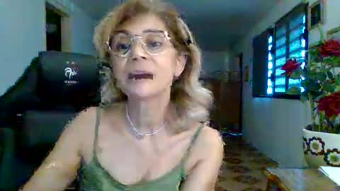 Snapshot of francelune chatting on September 2025 01:13:01 PM francelune online show from September 2025 01:13:01 PM