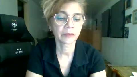 Snapshot of francelune chatting on October 2025 02:47:01 PM francelune online show from October 2025 02:47:01 PM