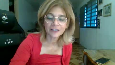 Snapshot of francelune chatting on October 2025 01:21:01 PM francelune online show from October 2025 01:21:01 PM