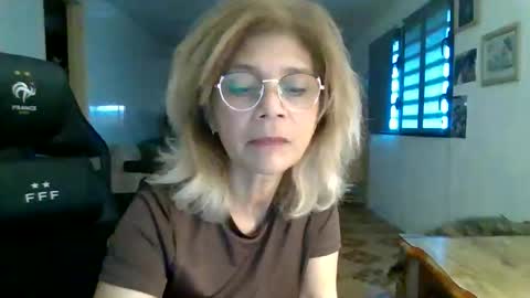 Snapshot of francelune chatting on October 2025 01:12:02 PM francelune online show from October 2025 01:12:02 PM
