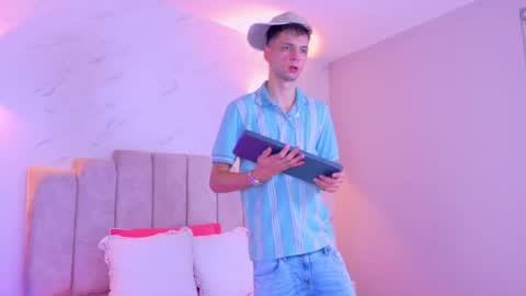 Franco online show from November 2025 08:41:02 PM