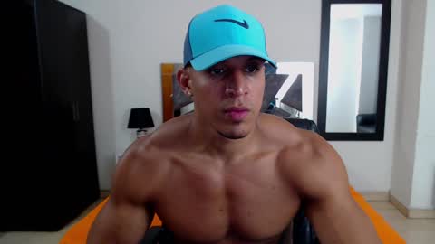 Snapshot of frank_heaven_shore chatting on December 2024 05:15:01 PM Frank online show from December 2024 05:15:01 PM