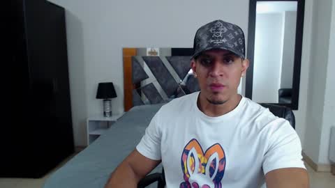 Snapshot of frank_heaven_shore chatting on January 2025 03:34:01 PM Frank online show from January 2025 03:34:01 PM