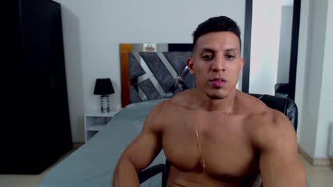 Snapshot of frank_heaven_shore chatting on January 2025 12:33:01 AM Frank online show from January 2025 12:33:01 AM