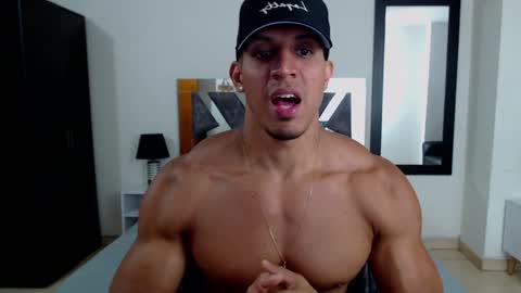 Snapshot of frank_heaven_shore chatting on January 2025 11:30:01 PM Frank online show from January 2025 11:30:01 PM