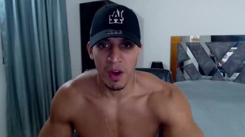 Snapshot of frank_heaven_shore chatting on February 2025 12:52:02 AM Frank online show from February 2025 12:52:02 AM