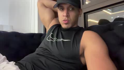 Snapshot of frank_heaven_shore chatting on February 2025 02:17:02 AM Frank online show from February 2025 02:17:02 AM