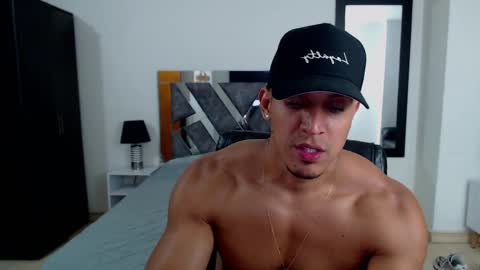 Snapshot of frank_heaven_shore chatting on February 2025 03:15:02 AM Frank online show from February 2025 03:15:02 AM