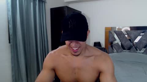 Snapshot of frank_heaven_shore chatting on October 2025 01:06:01 AM Frank online show from October 2025 01:06:01 AM