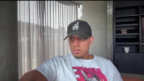 Snapshot of frank_heaven_shore chatting on November 2025 07:36:02 PM Frank online show from November 2025 07:36:02 PM